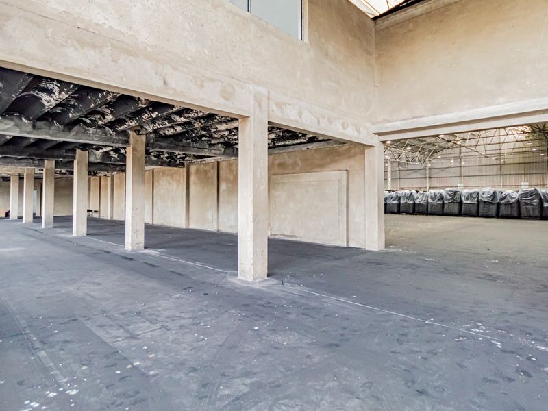 Multi-Warehouse Facility : Super-Link Access : Exceptional access to Highways. - Photo 5