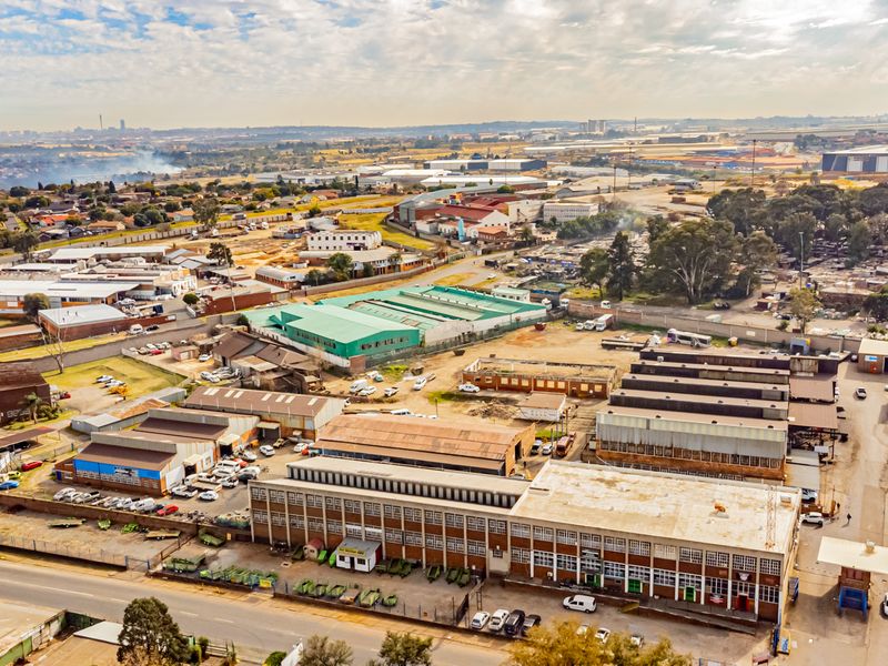 Multi-unit industrial park : Ample Power : Space for Future Expansion - Photo 2