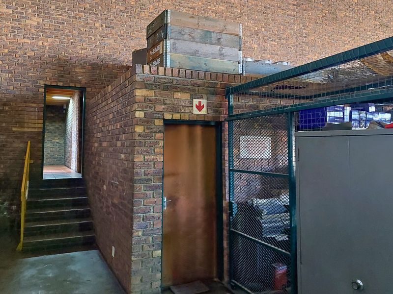 Prime Industrial Property with Comprehensive Facilities - Photo 5