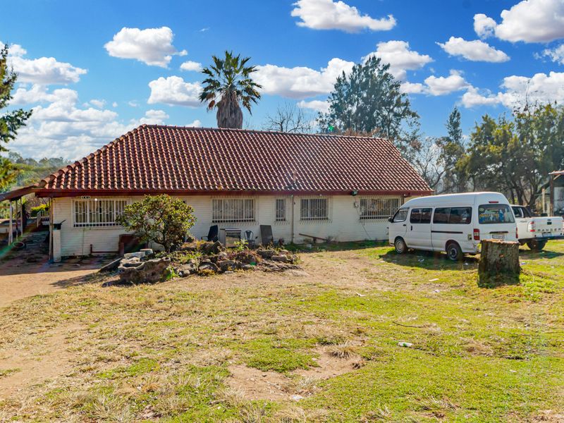2 ha Commercial Smallholding with ±300 m2 Warehouse, and Housing - Photo 6