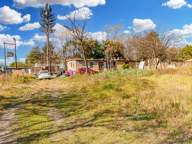 2 ha Commercial Smallholding with ±300 m2 Warehouse, and Housing - Photo 9