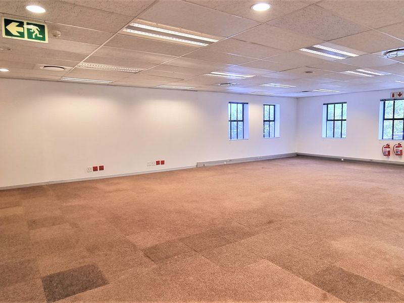 Office space to let in Eton Office Park - Photo 9