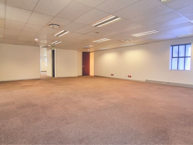 Office space to let in Eton Office Park - Photo 7