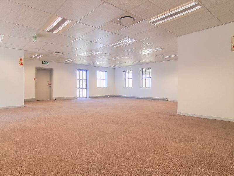 Office space to let in Eton Office Park - Photo 10
