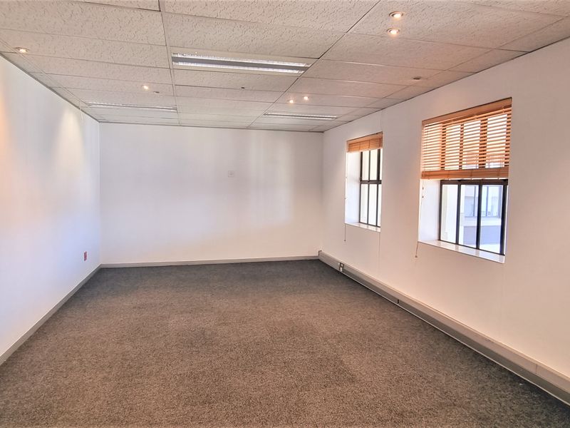 Office space to let in Eton Office Park - Photo 4
