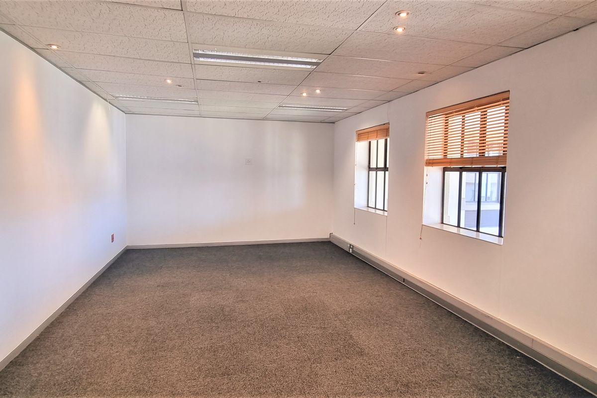 Office space to let in Eton Office Park - Photo 4
