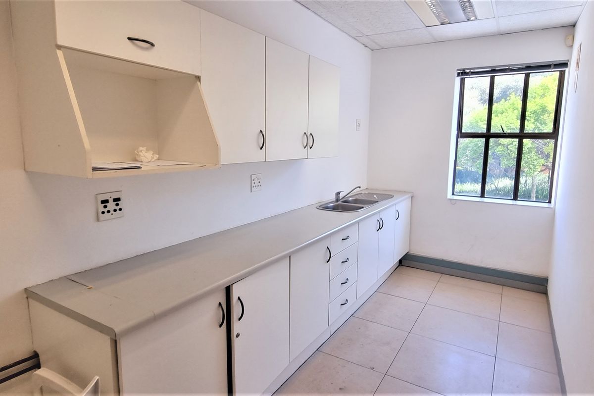 Office space to let in Eton Office Park - Photo 5