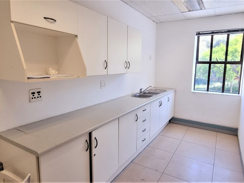 Office space to let in Eton Office Park - Photo 5