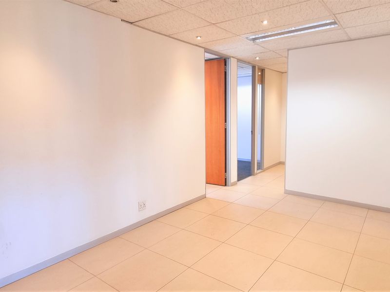 Office space to let in Eton Office Park - Photo 3