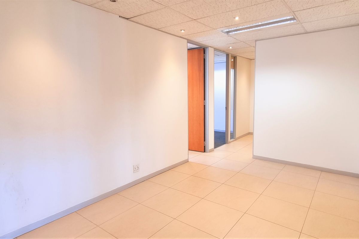 Office space to let in Eton Office Park - Photo 3