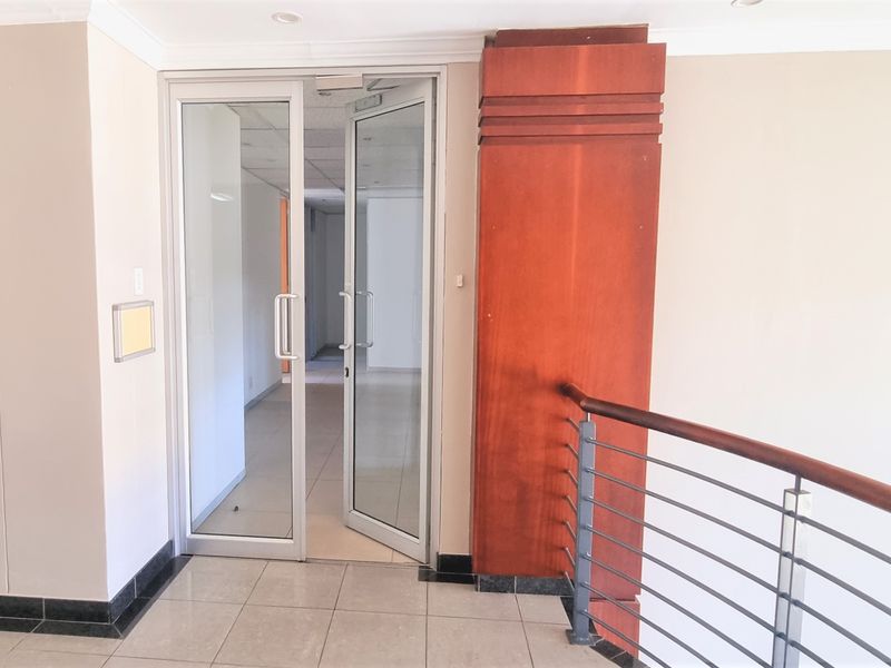 Office space to let in Eton Office Park - Photo 2