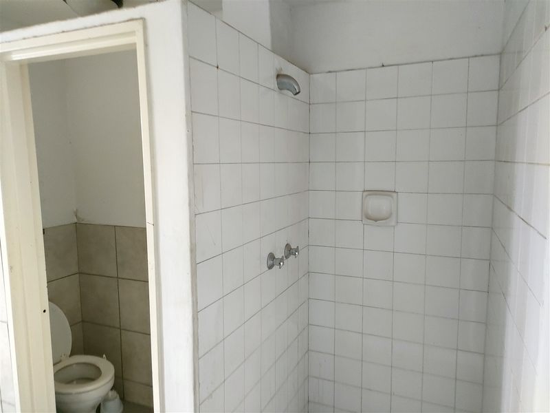 522m2  Warehouse  - TO LEASE - Photo 6