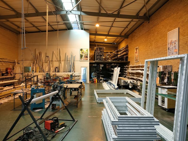 522m2  Warehouse  - TO LEASE - Photo 10