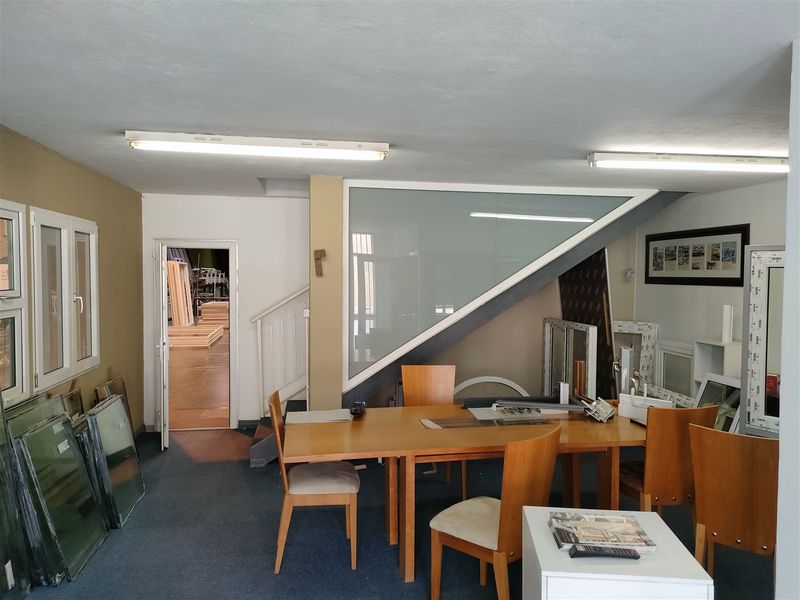 522m2  Warehouse  - TO LEASE - Photo 7