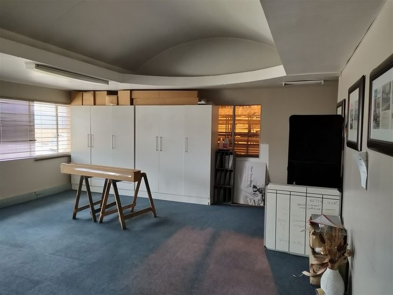 522m2  Warehouse  - TO LEASE - Photo 8