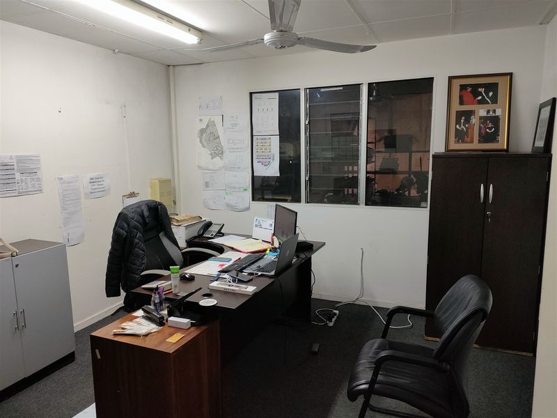 522m2  Warehouse  - TO LEASE - Photo 4