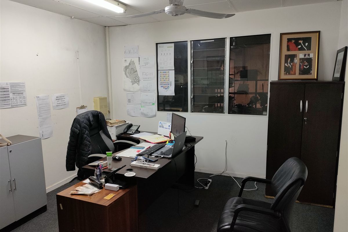 522m2  Warehouse  - TO LEASE - Photo 4