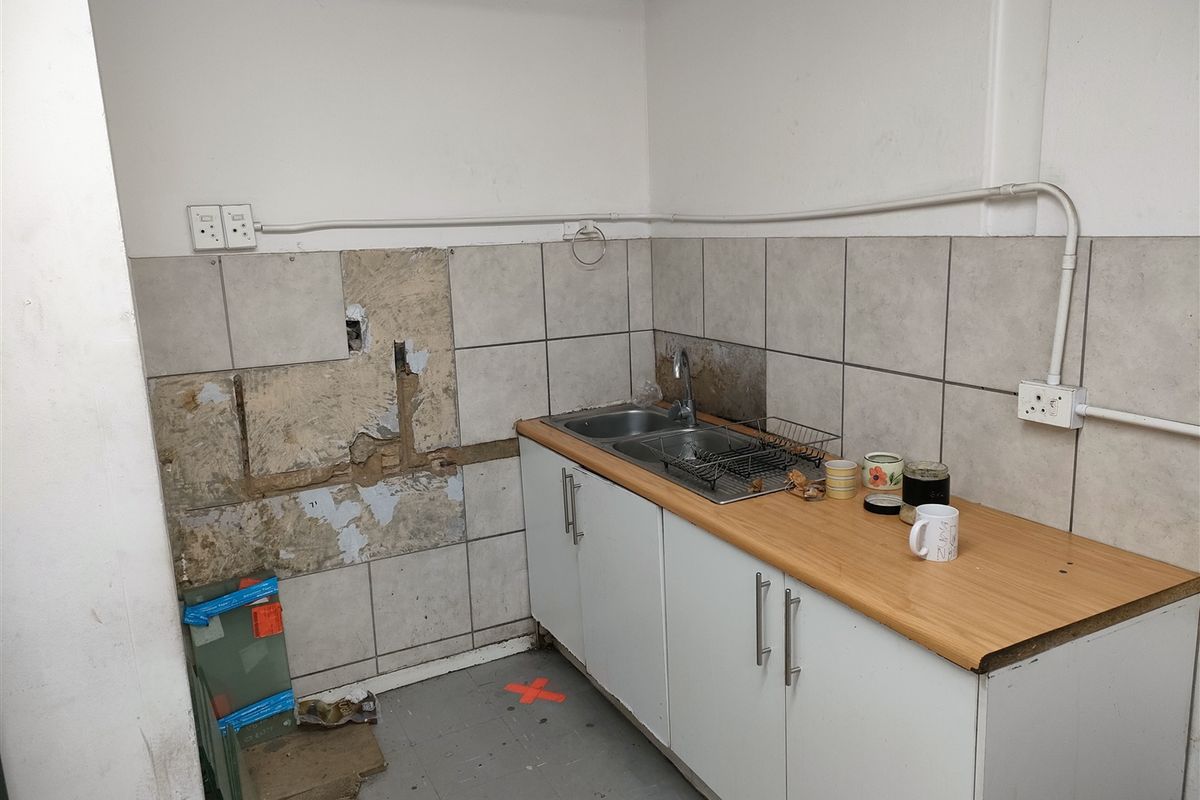 522m2  Warehouse  - TO LEASE - Photo 5