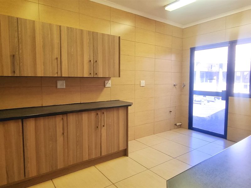 Office space to let on the Ground floor in Woodmead Office Park - Photo 6