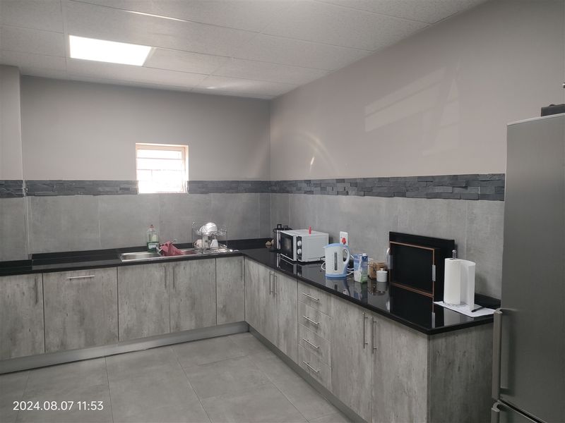 2306m2 warehouse FOR SALE at 24 856 550.00 plus vat - Photo 10