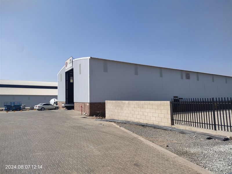 2306m2 warehouse FOR SALE at 24 856 550.00 plus vat - Photo 4