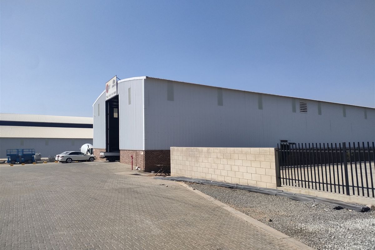2306m2 warehouse FOR SALE at 24 856 550.00 plus vat - Photo 4