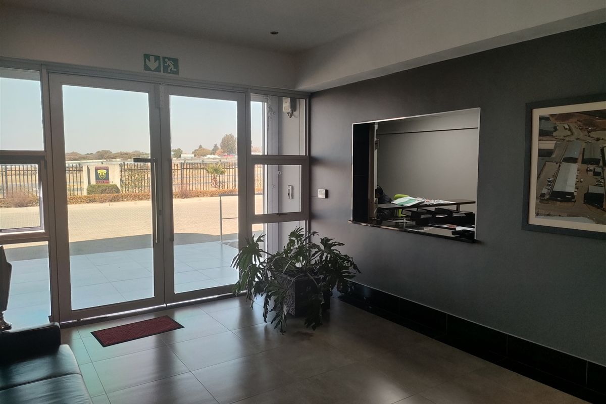 2306m2 warehouse FOR SALE at 24 856 550.00 plus vat - Photo 5