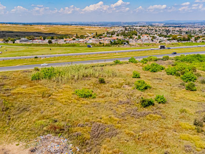 3.4 ha smallholding — N14 freeway & R114 road frontage - Photo 6