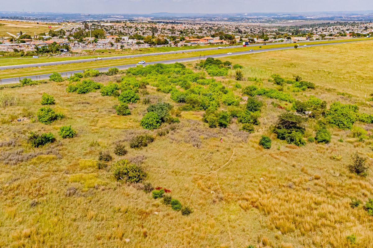 3.4 ha smallholding — N14 freeway & R114 road frontage - Photo 4