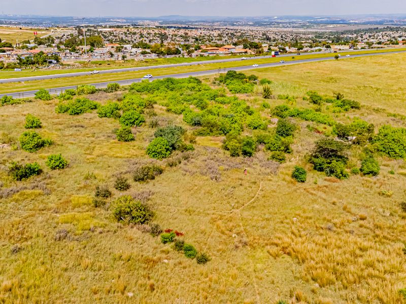 3.4 ha smallholding — N14 freeway & R114 road frontage - Photo 4