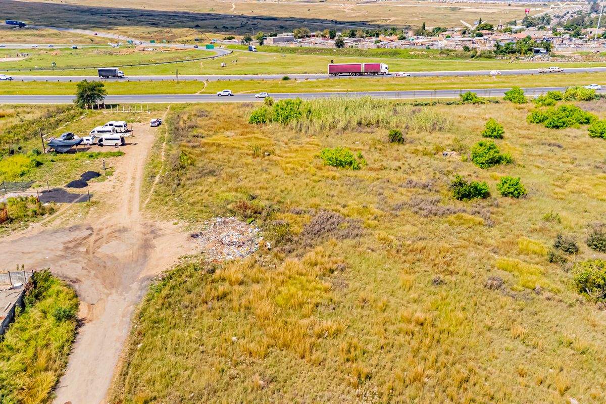 3.4 ha smallholding — N14 freeway & R114 road frontage - Photo 5
