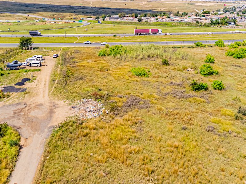 3.4 ha smallholding — N14 freeway & R114 road frontage - Photo 5