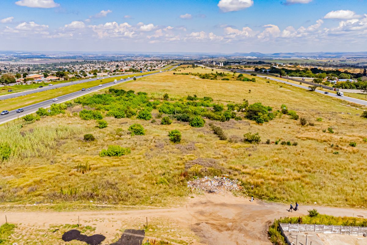 3.4 ha smallholding — N14 freeway & R114 road frontage - Photo 2
