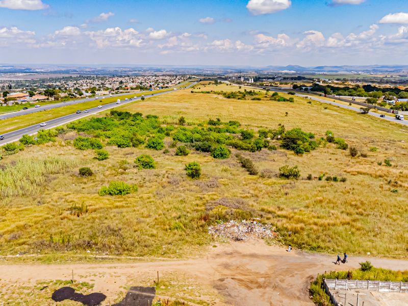 3.4 ha smallholding — N14 freeway & R114 road frontage - Photo 2