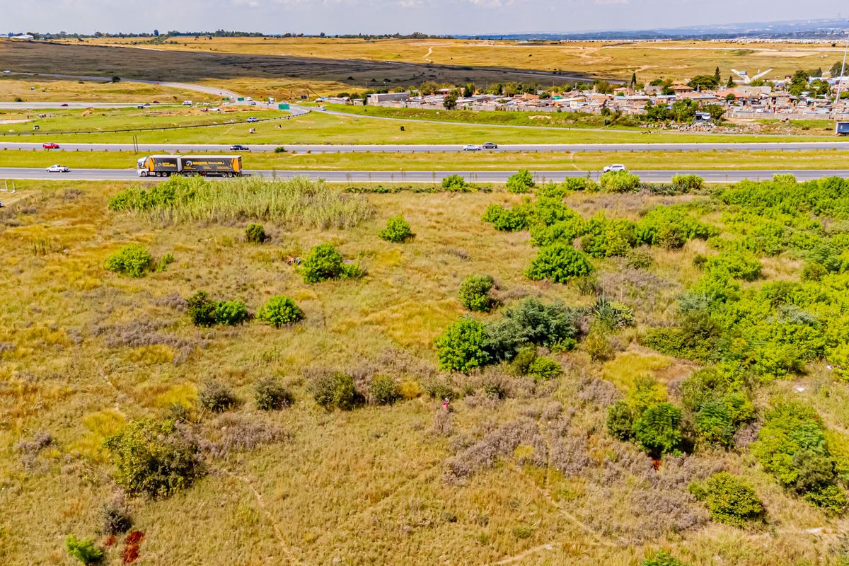 3.4 ha smallholding — N14 freeway & R114 road frontage - Photo 3