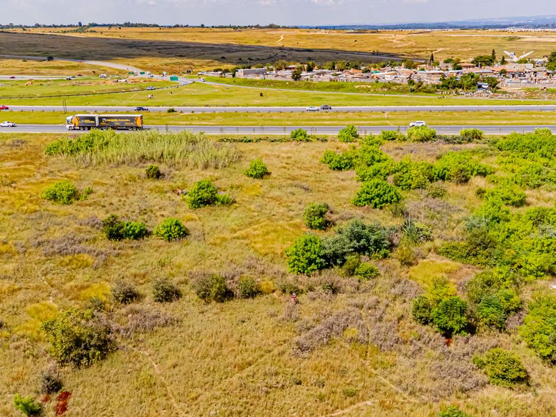 3.4 ha smallholding — N14 freeway & R114 road frontage - Photo 3