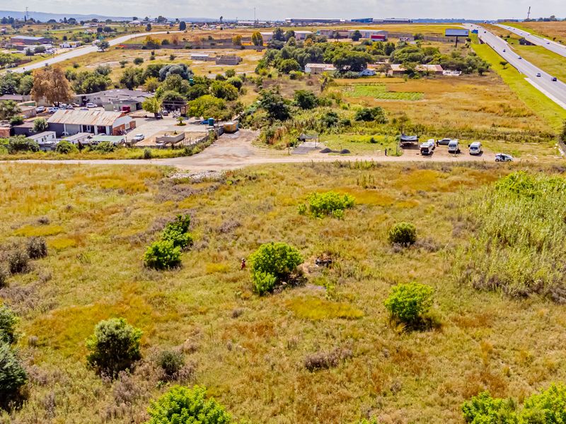 3.4 ha smallholding — N14 freeway & R114 road frontage - Photo 10