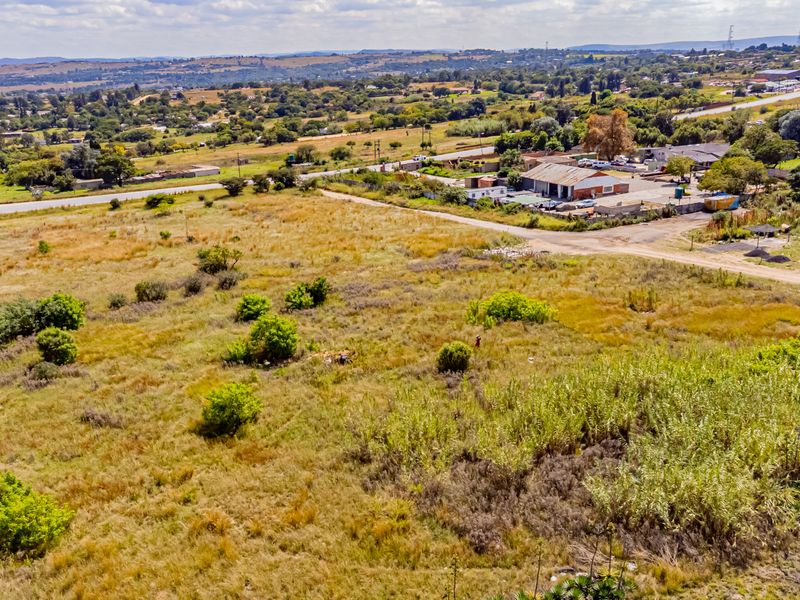 3.4 ha smallholding — N14 freeway & R114 road frontage - Photo 9