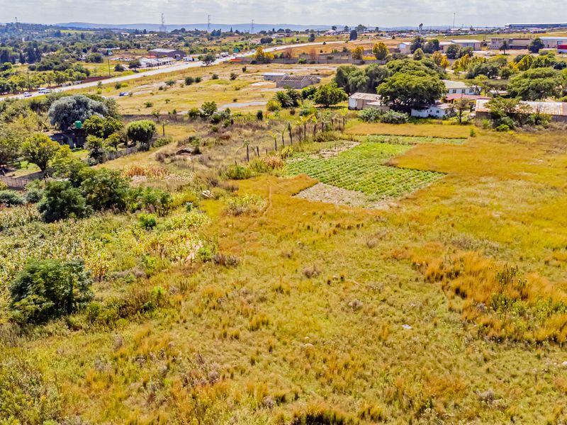 3.4 ha smallholding — N14 freeway & R114 road frontage - Photo 8