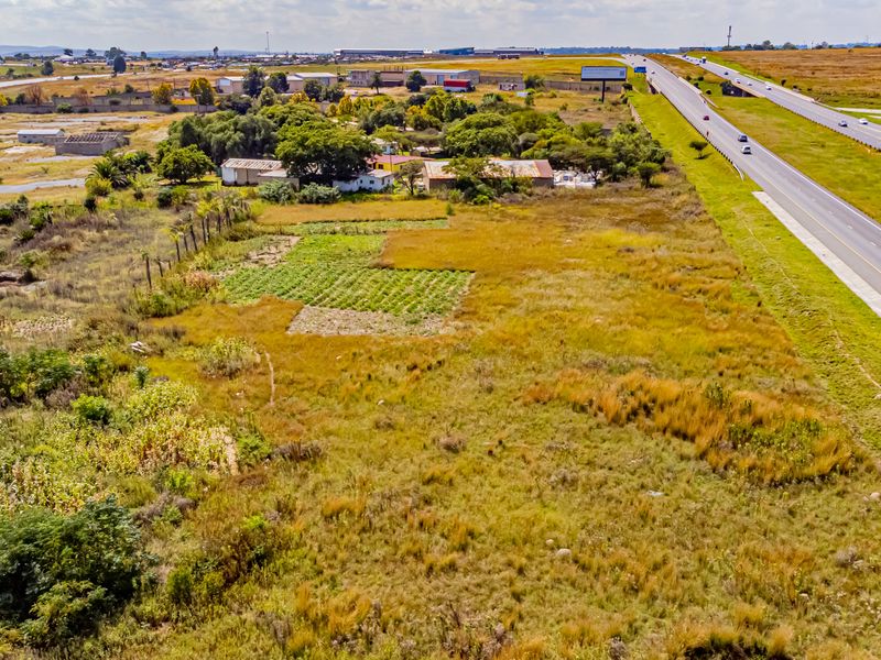 3.4 ha smallholding — N14 freeway & R114 road frontage - Photo 7