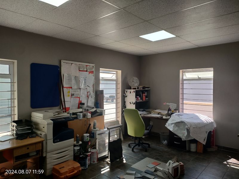 2306m2  Warehouse  - TO LEASE - Photo 8