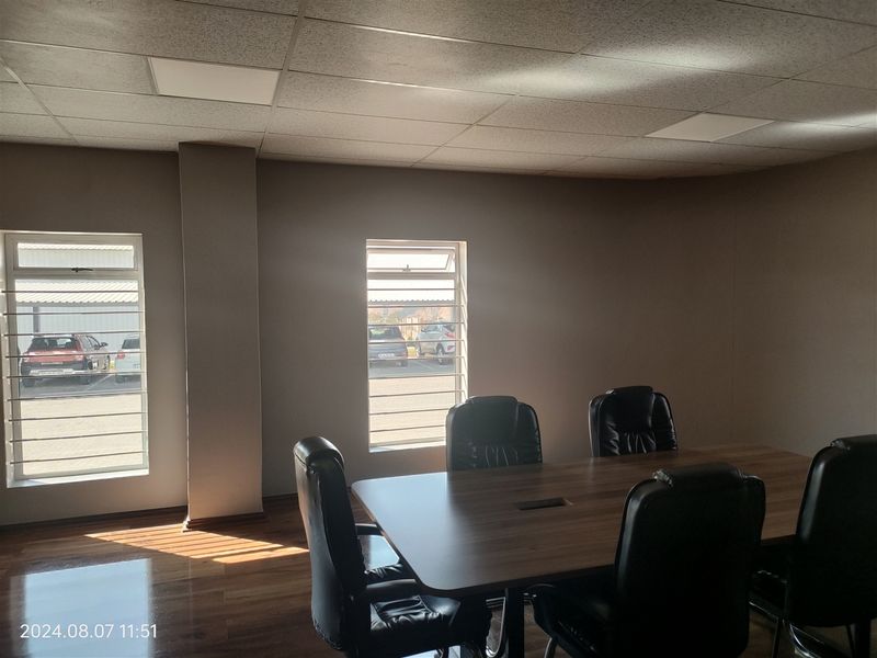2306m2  Warehouse  - TO LEASE - Photo 6
