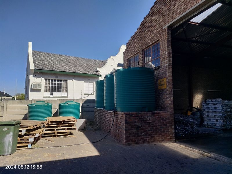 872m2 warehouse FOR SALE - Photo 9
