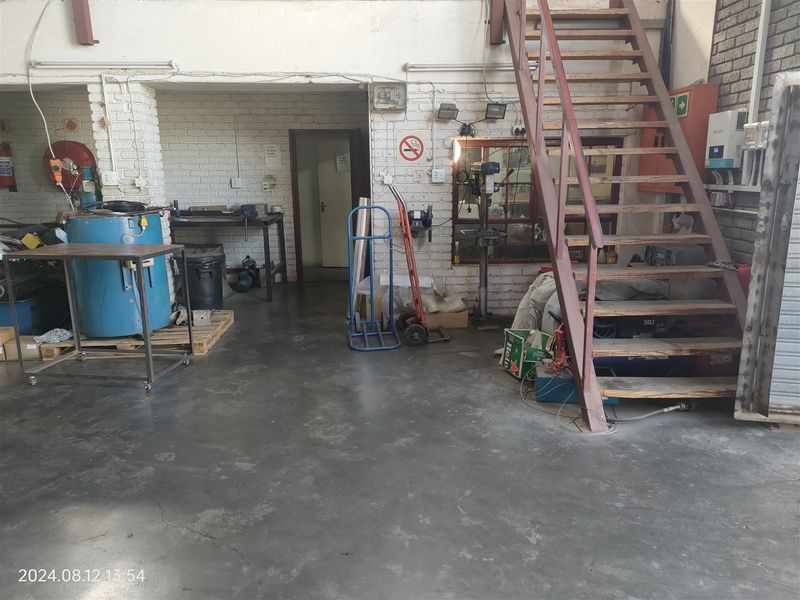 872m2 warehouse FOR SALE - Photo 8