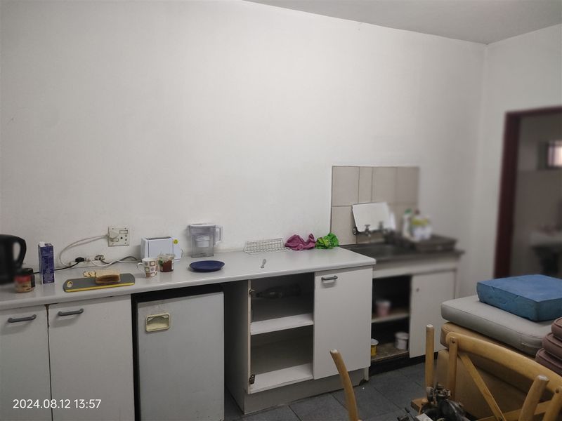 872m2 warehouse FOR SALE - Photo 5
