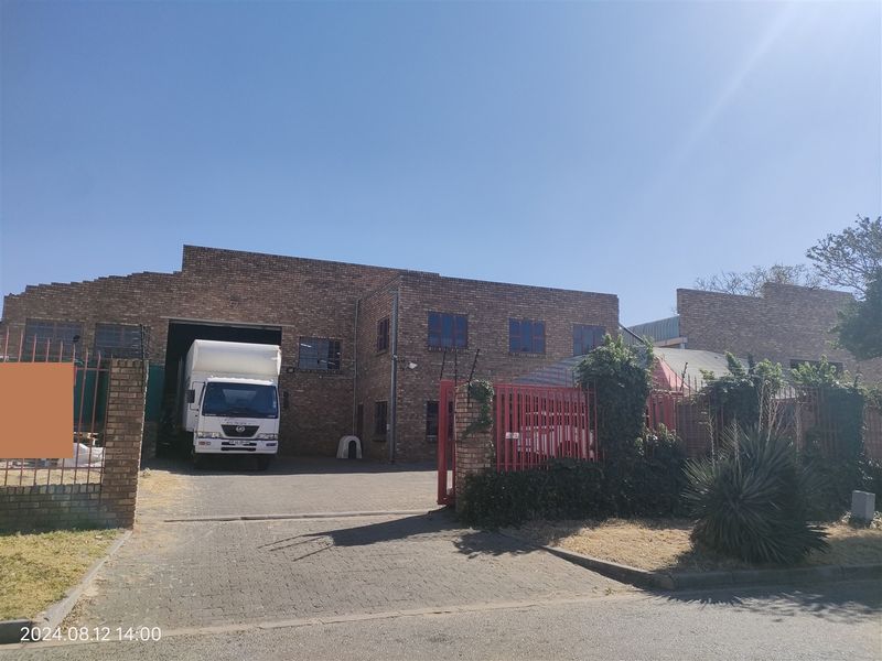 872m2 warehouse FOR SALE - Photo 2