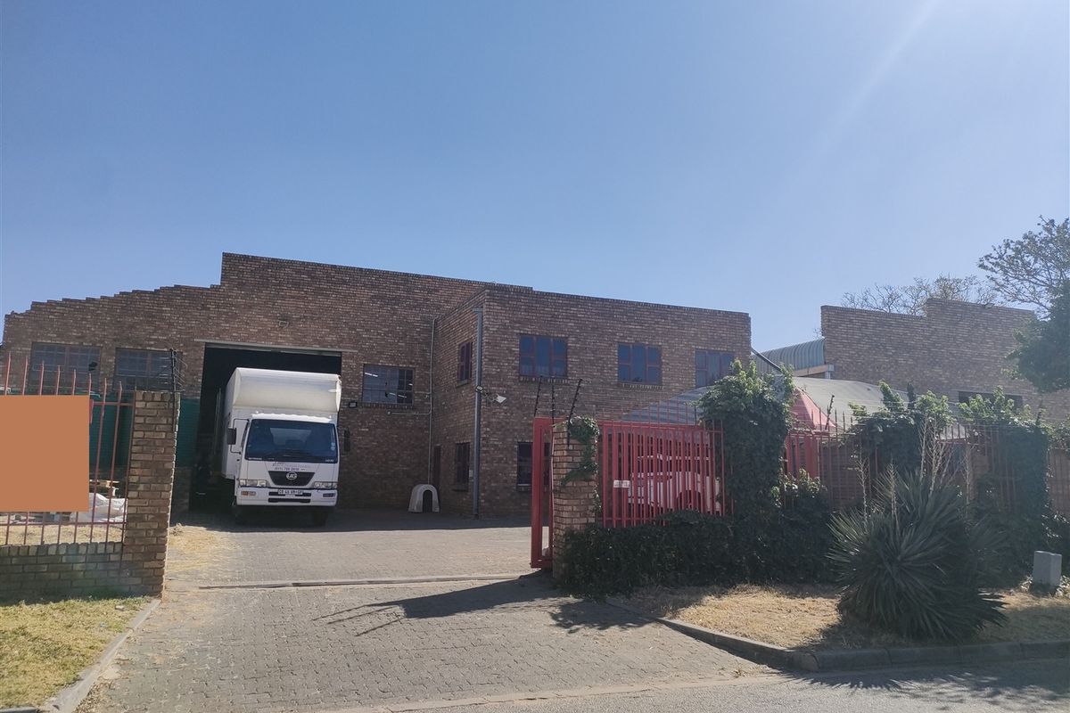 872m2 warehouse FOR SALE - Photo 2