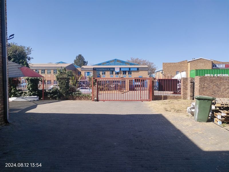 872m2 warehouse FOR SALE - Photo 3