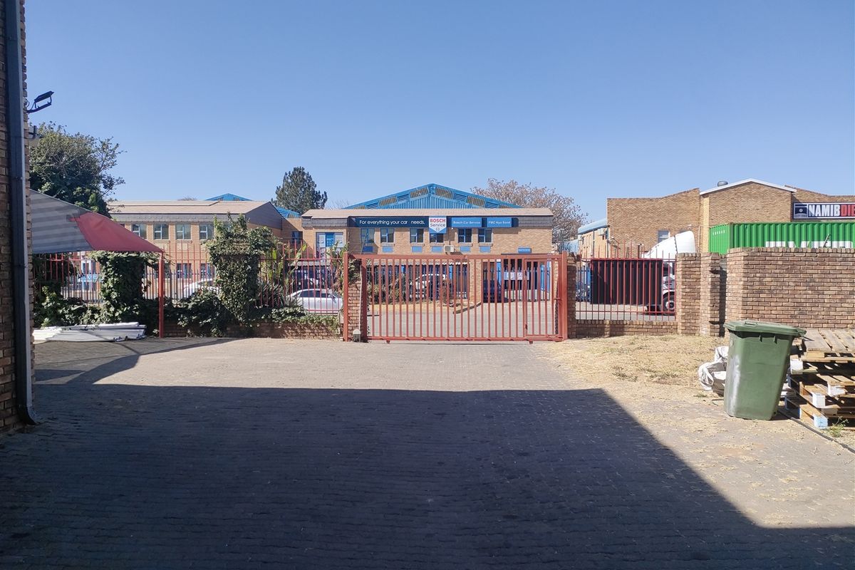 872m2 warehouse FOR SALE - Photo 3