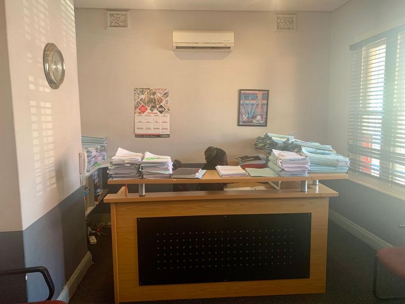 10sqm office for sale in Pmb CBD at R2 100 000. No Vat - Photo 4